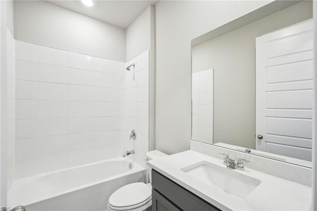 CRESCENT LAKES - Residential