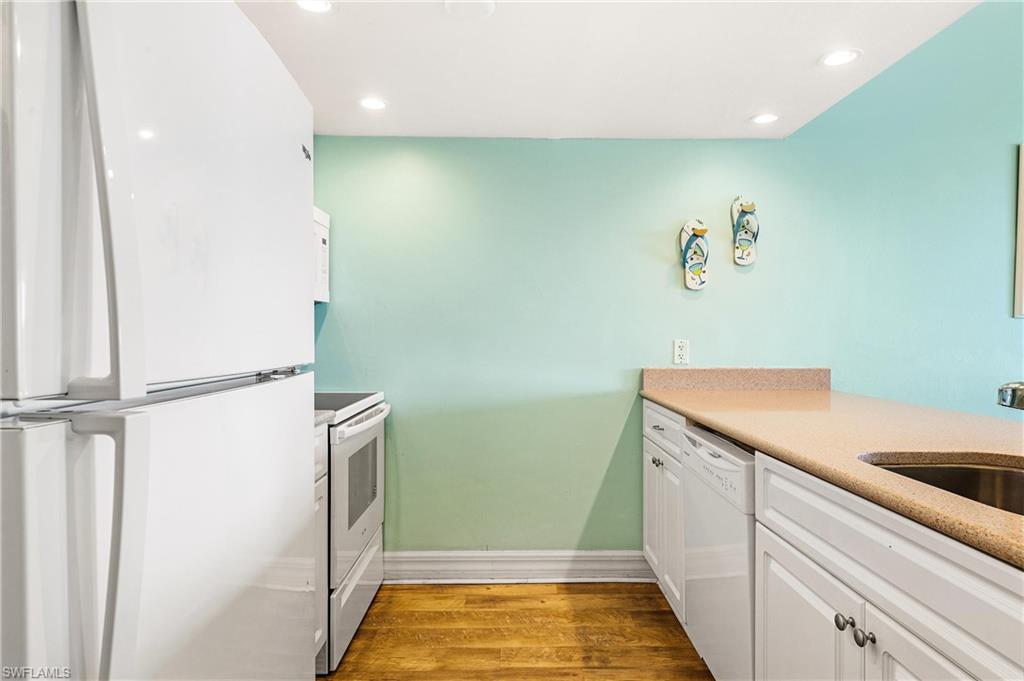 BEACH VILLAS CONDO - Residential