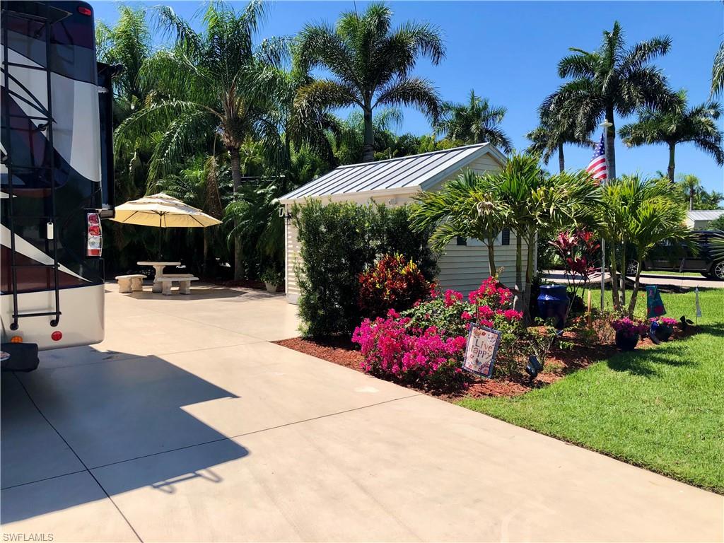 RIVERBEND MOTORCOACH RESORT - Land