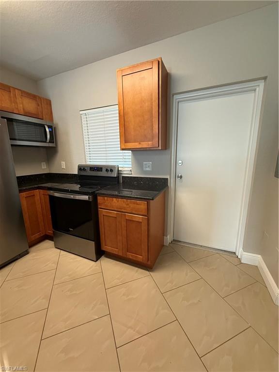 THE COVE AT SIX MILE - Residential Lease