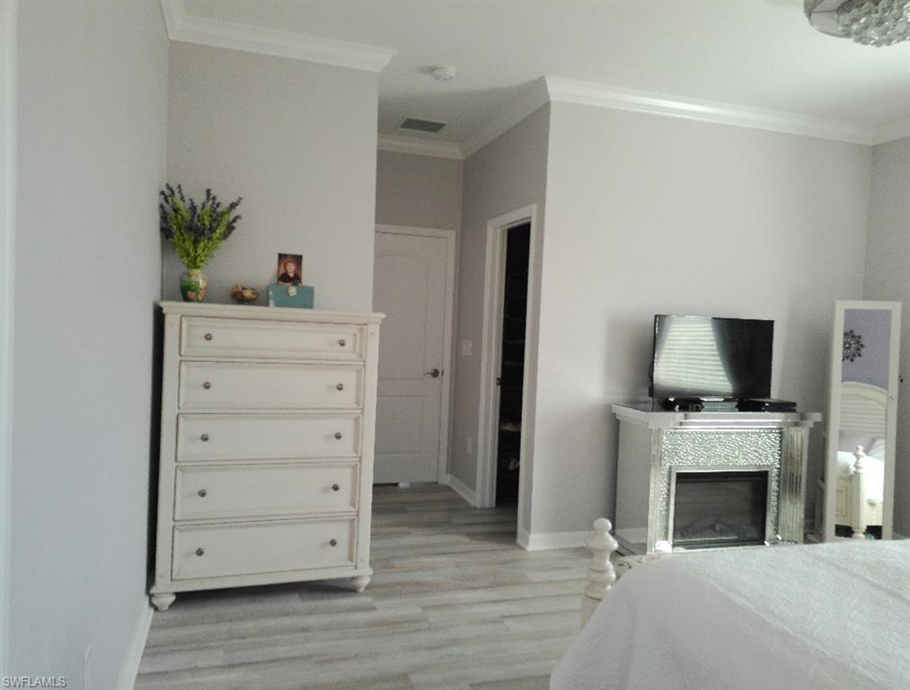 HAMPTON LAKES - Residential