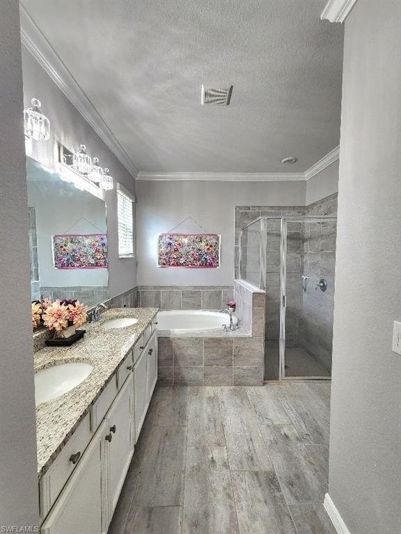 HAMPTON LAKES - Residential