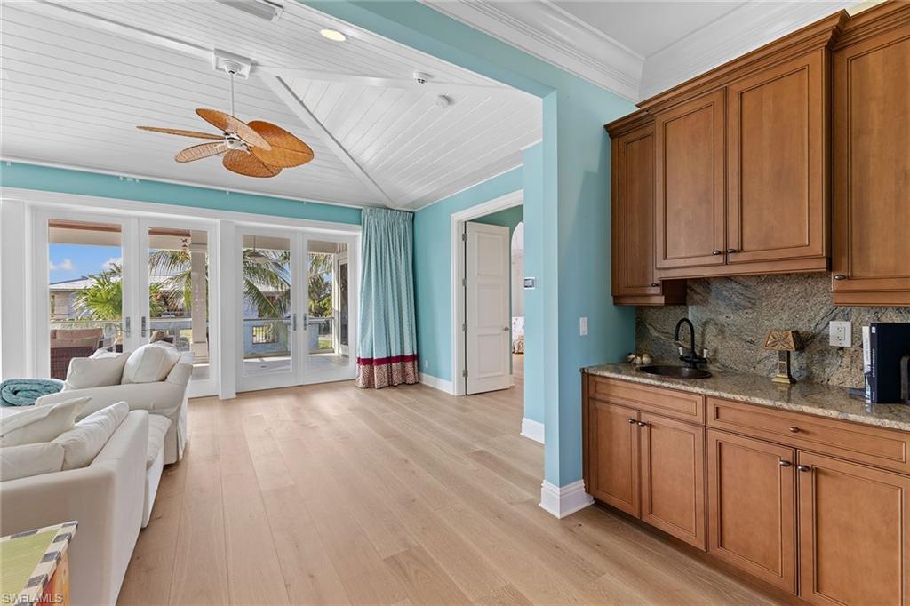 AQUALANE SHORES - Residential