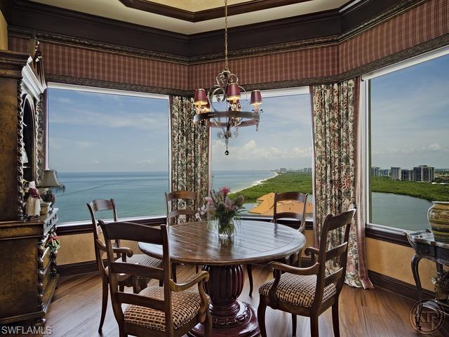 SEASONS AT NAPLES CAY - Residential