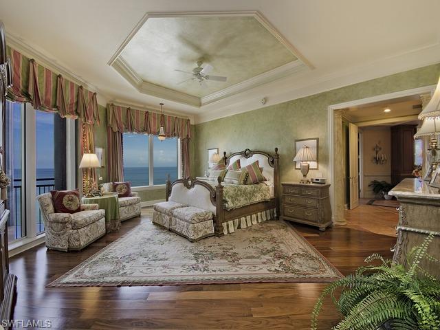 SEASONS AT NAPLES CAY - Residential