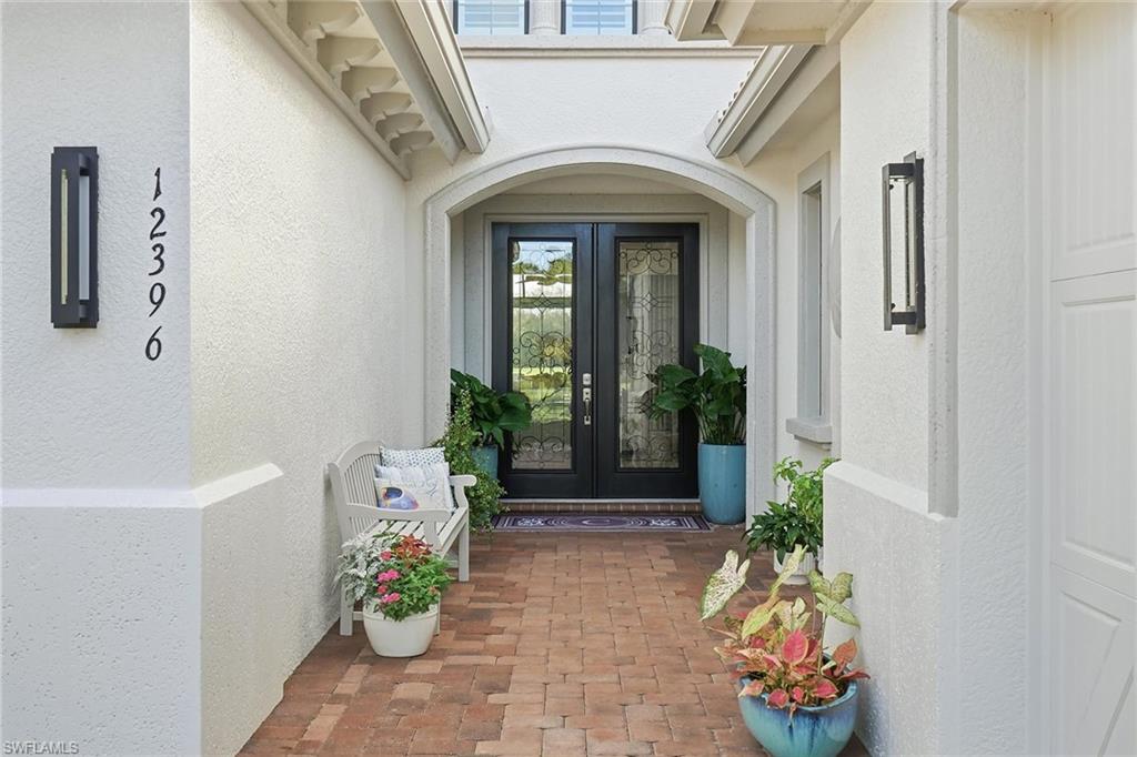 TWIN EAGLES - Residential