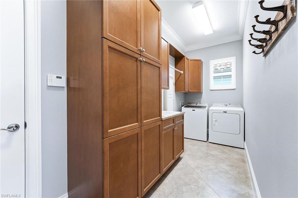 TWIN EAGLES - Residential