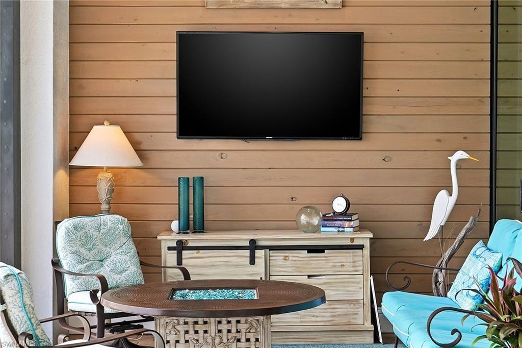 TWIN EAGLES - Residential