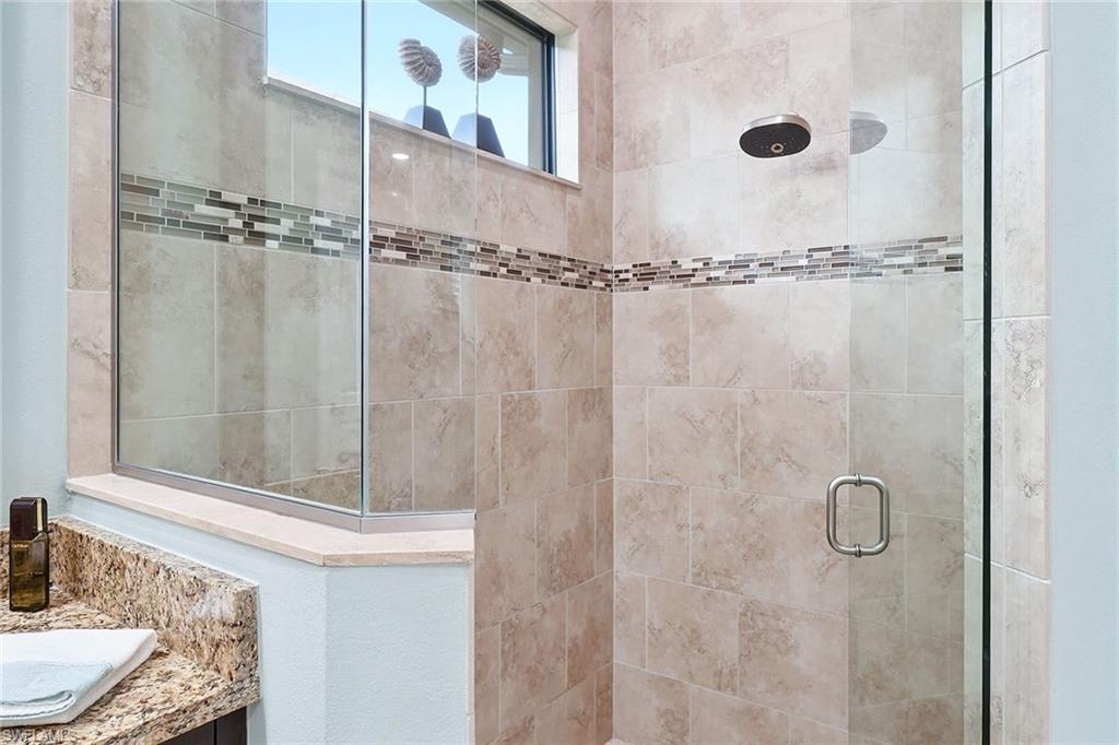 TWIN EAGLES - Residential