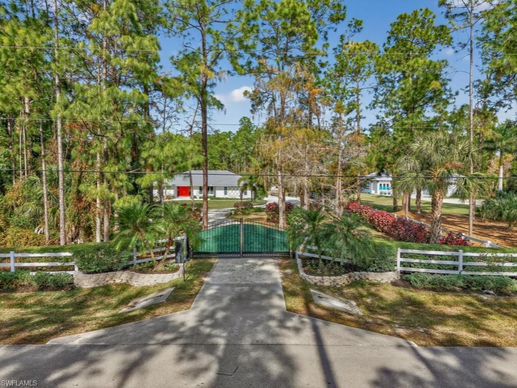 Photo of 3331 3rd AVE NW, NAPLES, FL 34120 (MLS # 226017842)