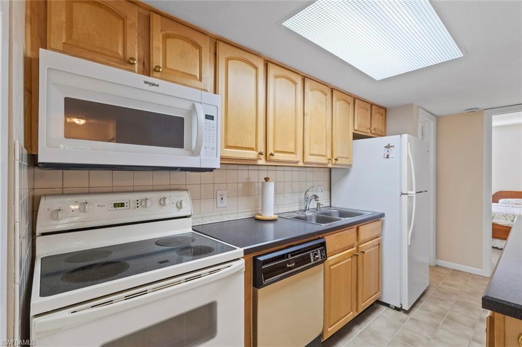 GLADES COUNTRY CLUB - Residential