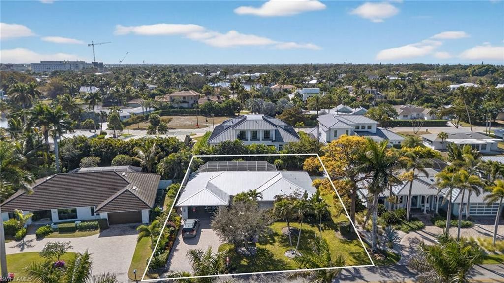 Photo of 420 S GOLF DR, NAPLES, FL 34102 (MLS # 226007395)