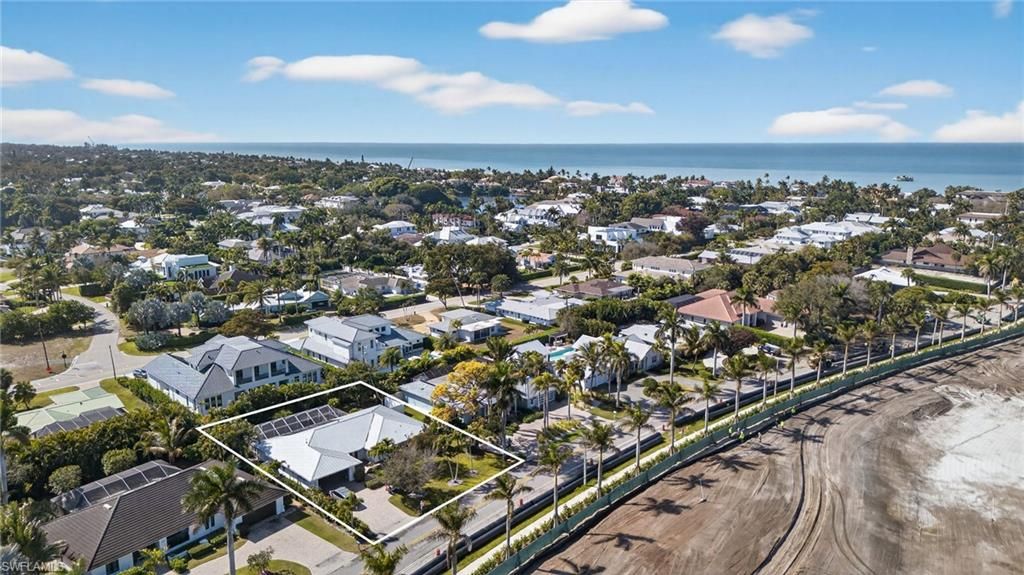 Photo of 420 S GOLF DR, NAPLES, FL 34102 (MLS # 226007395)