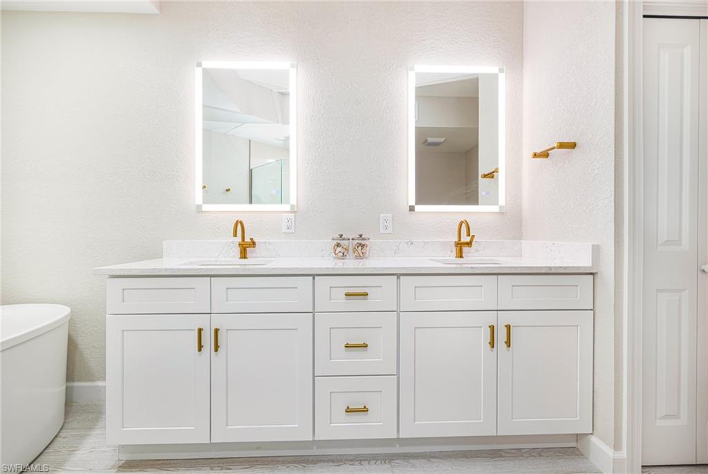 TURTLE POINT - Residential