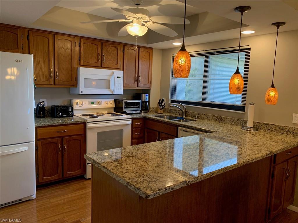 SEVEN LAKES - Residential