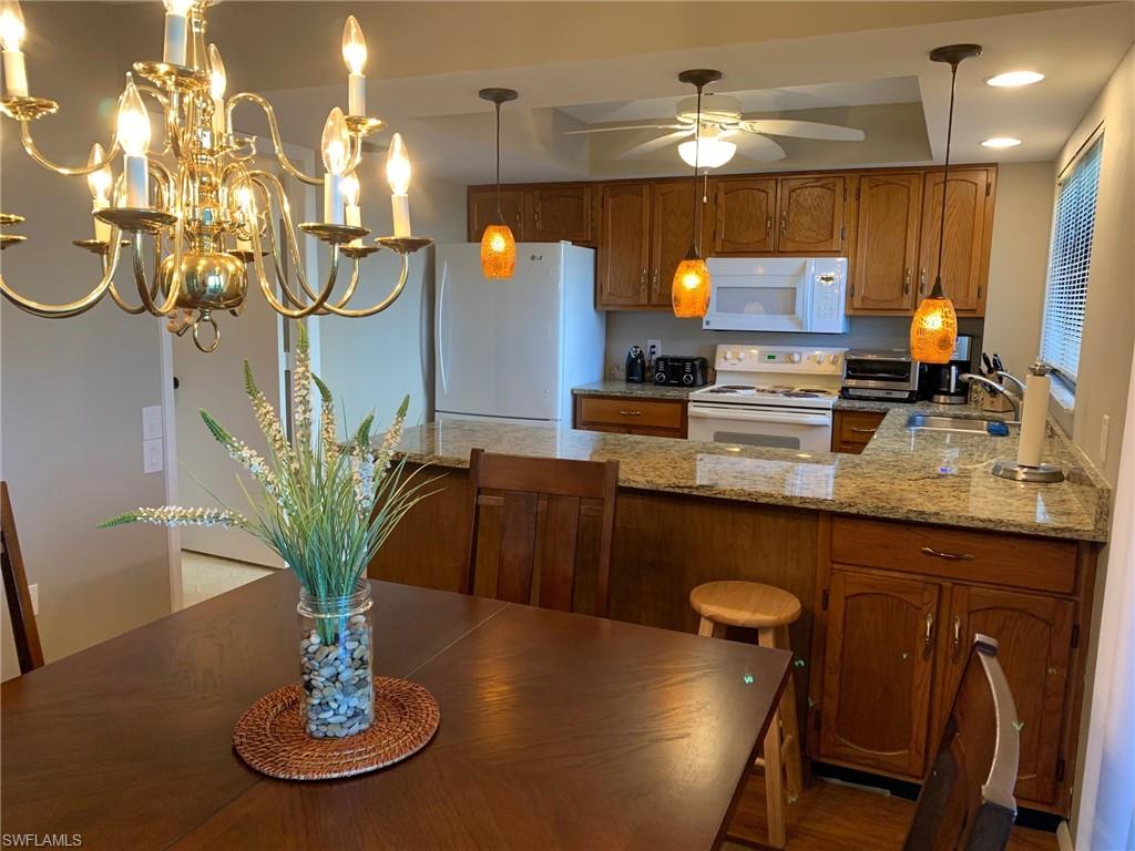 SEVEN LAKES - Residential