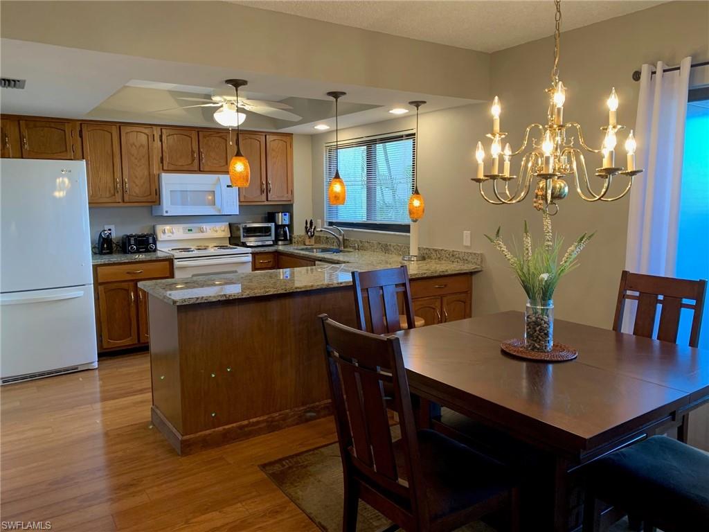 SEVEN LAKES - Residential