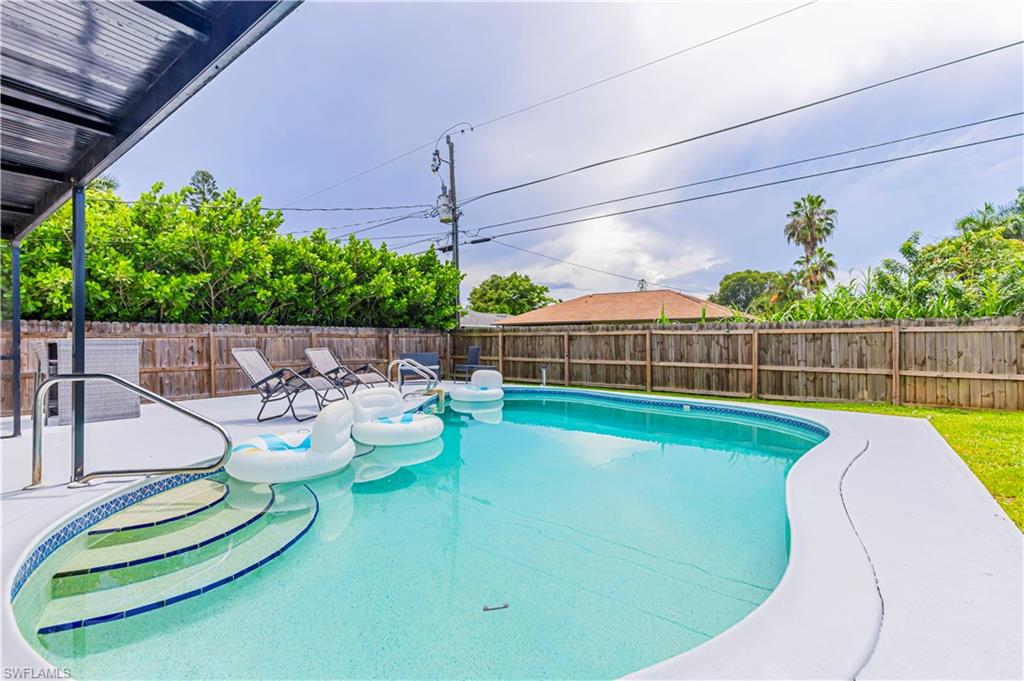 NAPLES PARK - Residential