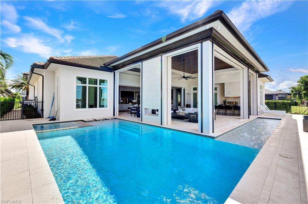 ESPLANADE LAKE CLUB - Residential