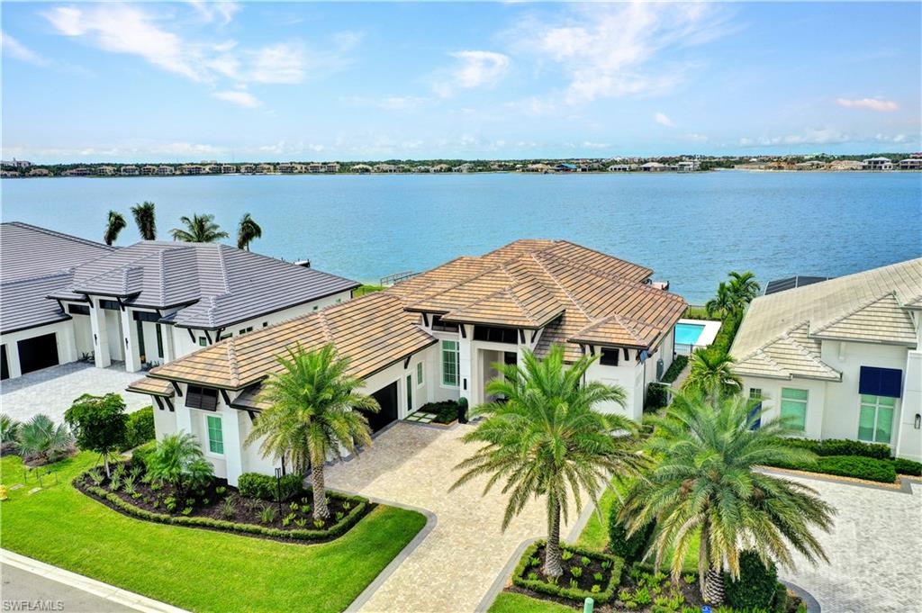 ESPLANADE LAKE CLUB - Residential