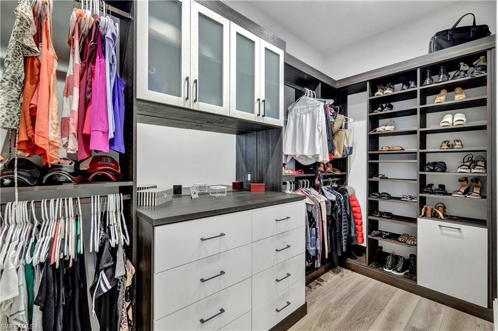 ESPLANADE LAKE CLUB - Residential