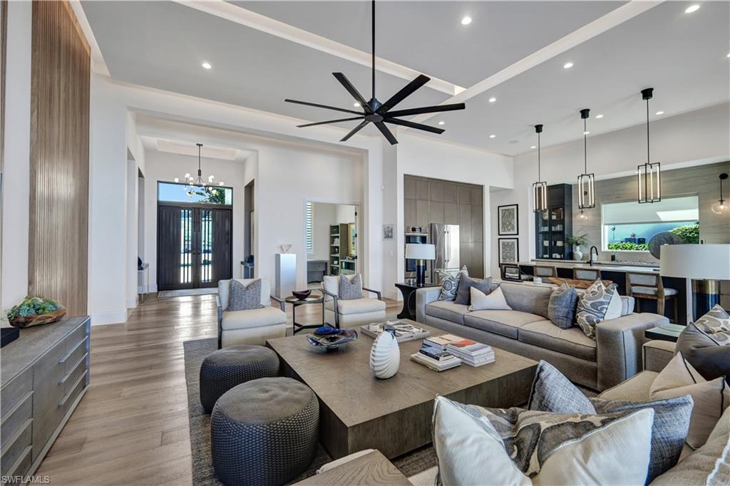 ESPLANADE LAKE CLUB - Residential