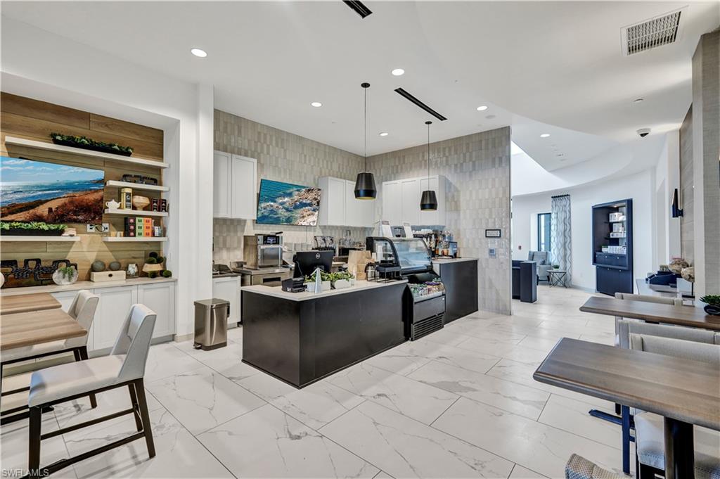 ESPLANADE LAKE CLUB - Residential