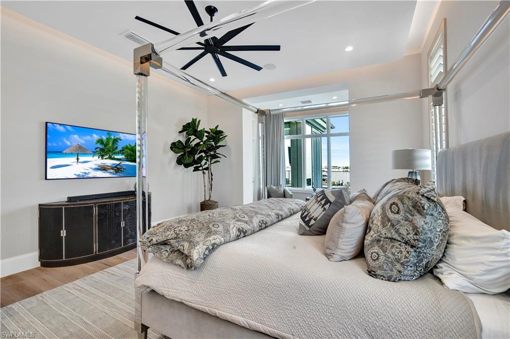 ESPLANADE LAKE CLUB - Residential