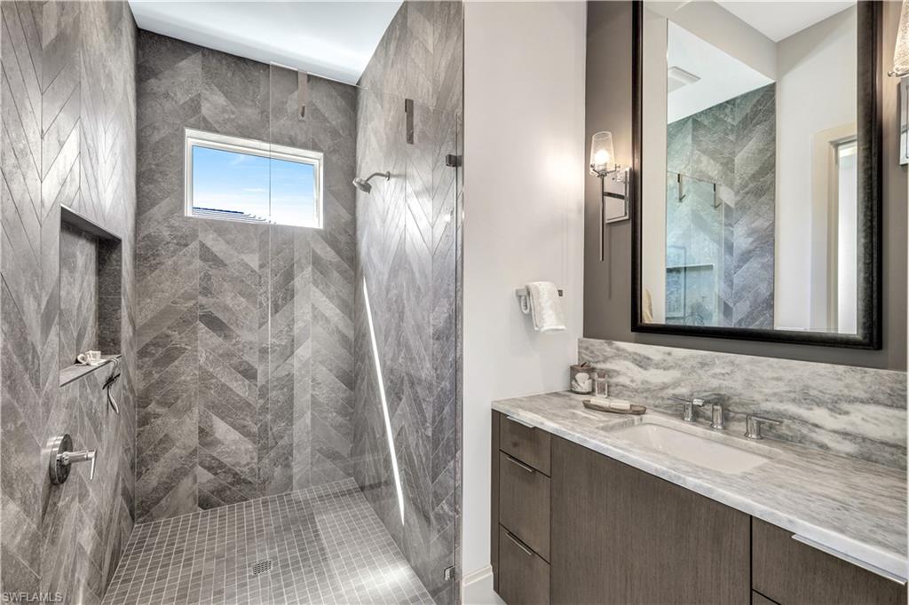 ESPLANADE LAKE CLUB - Residential