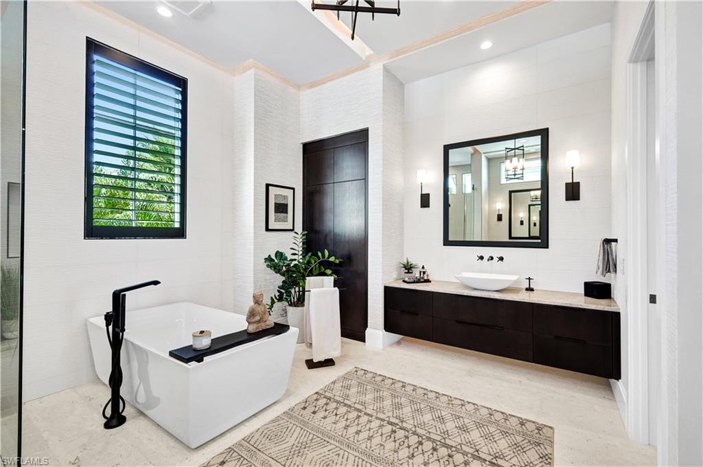 ESPLANADE LAKE CLUB - Residential