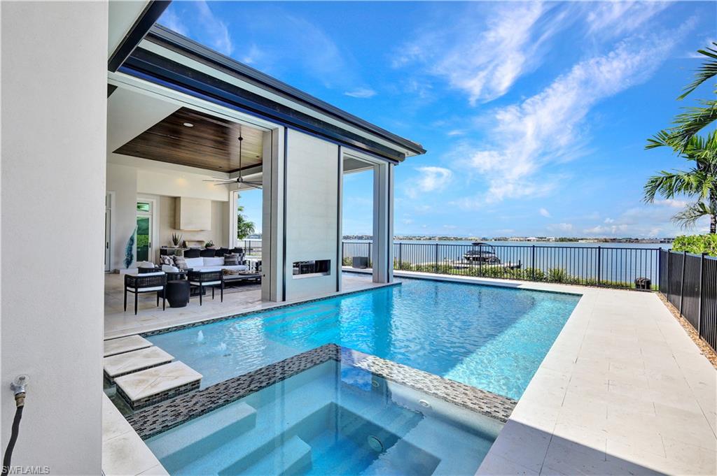 ESPLANADE LAKE CLUB - Residential