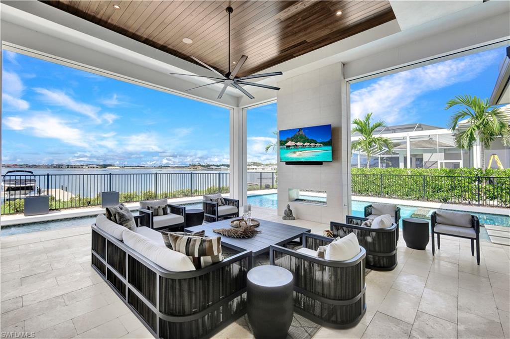 ESPLANADE LAKE CLUB - Residential