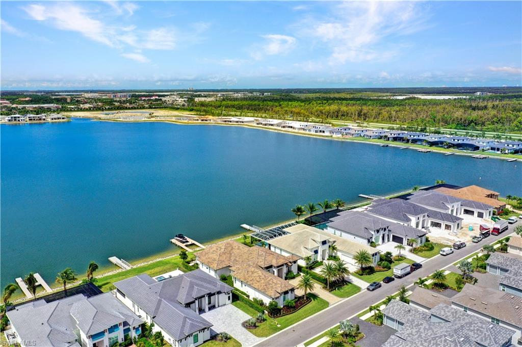 ESPLANADE LAKE CLUB - Residential