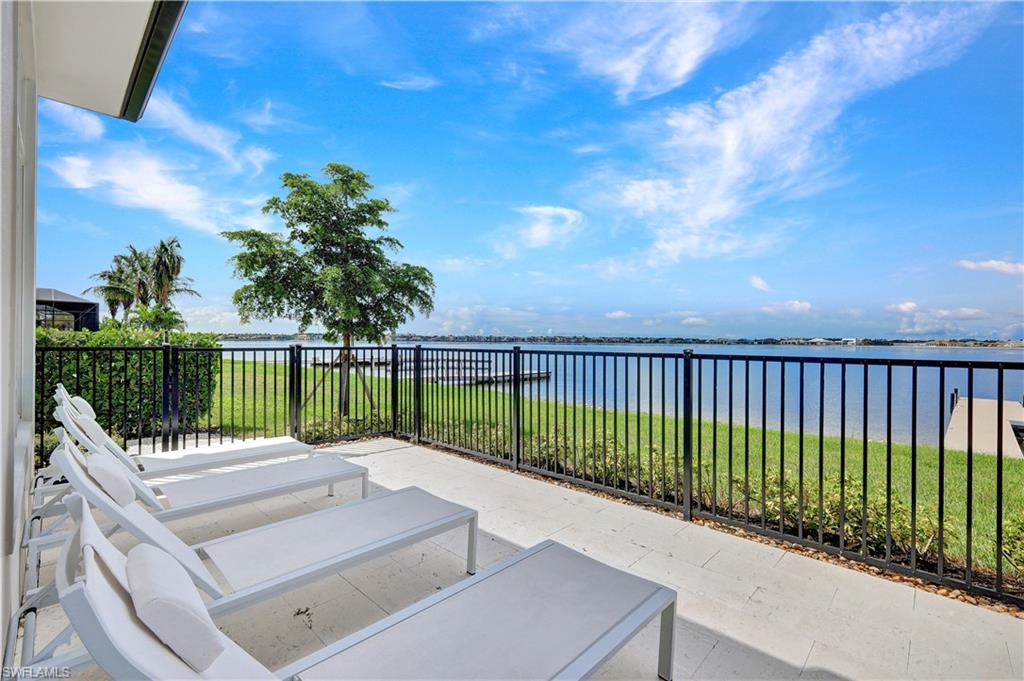 ESPLANADE LAKE CLUB - Residential