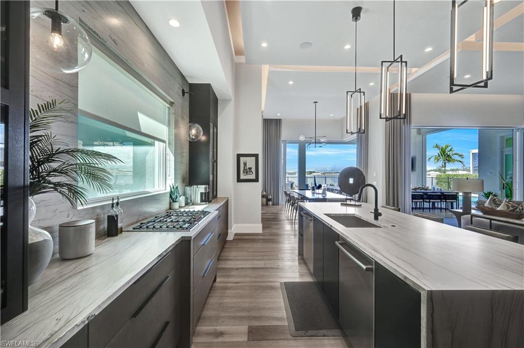 ESPLANADE LAKE CLUB - Residential