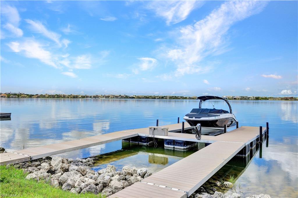 ESPLANADE LAKE CLUB - Residential