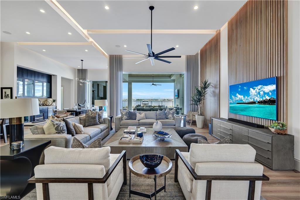 ESPLANADE LAKE CLUB - Residential