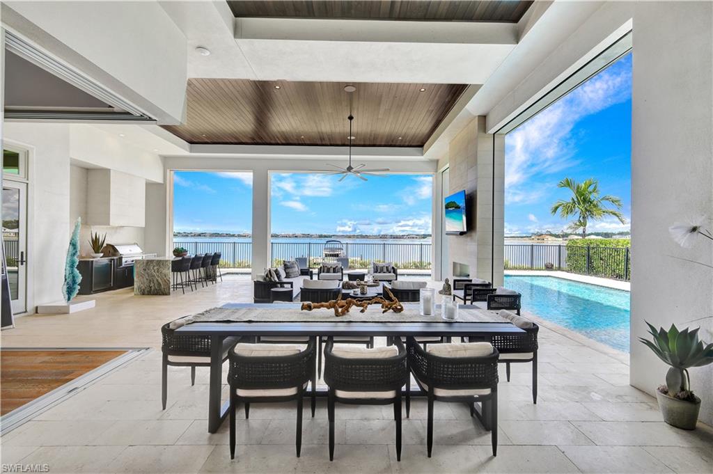 ESPLANADE LAKE CLUB - Residential