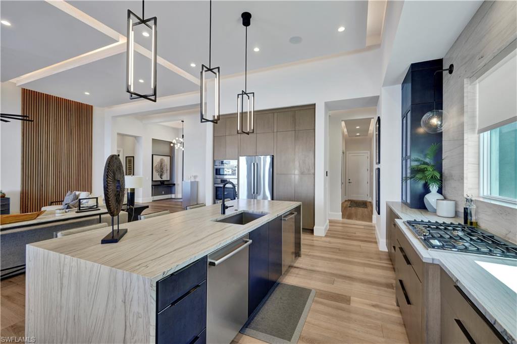 ESPLANADE LAKE CLUB - Residential