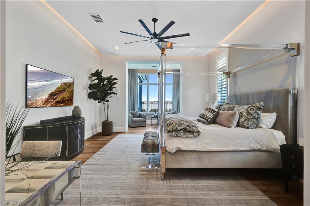 ESPLANADE LAKE CLUB - Residential