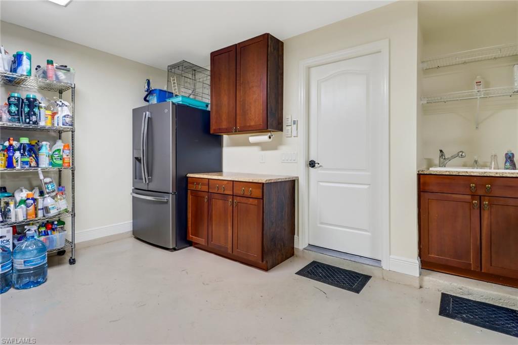 COUNTRY CLUB - Residential