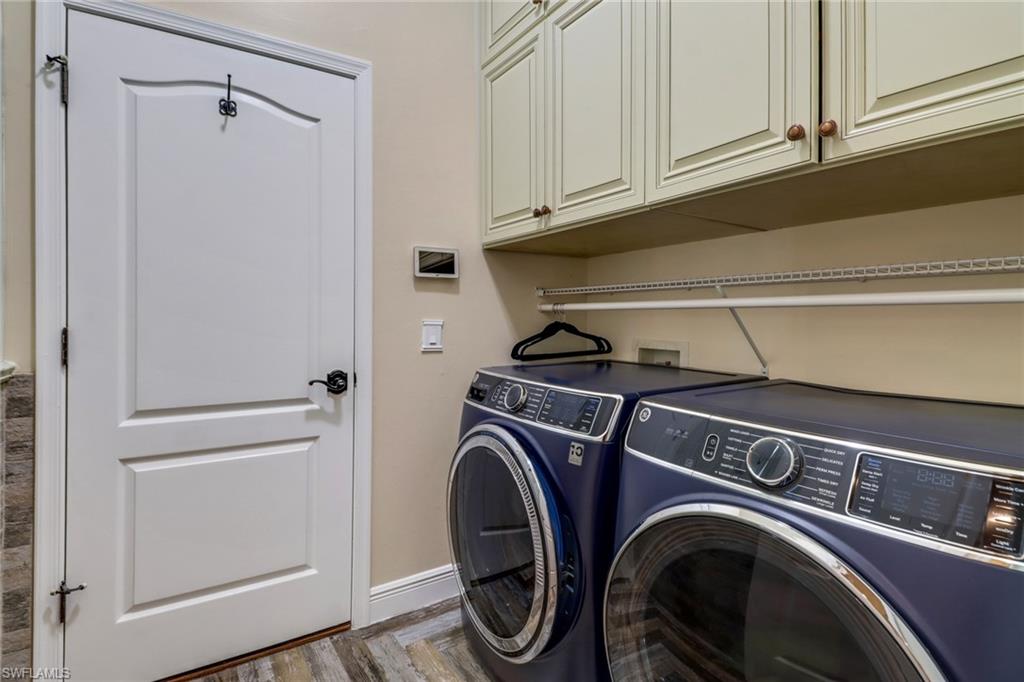 COUNTRY CLUB - Residential