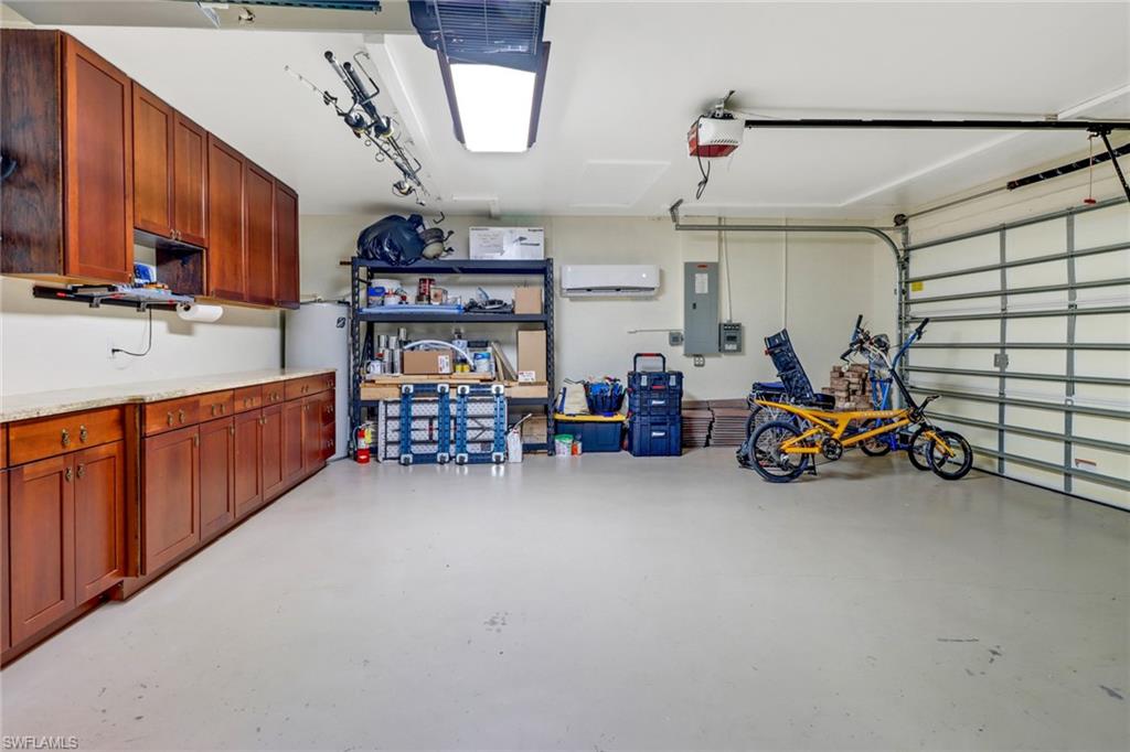 COUNTRY CLUB - Residential