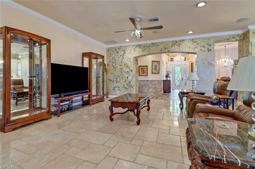 COUNTRY CLUB - Residential