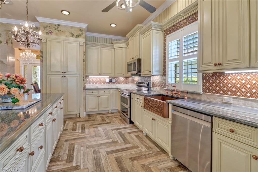 COUNTRY CLUB - Residential