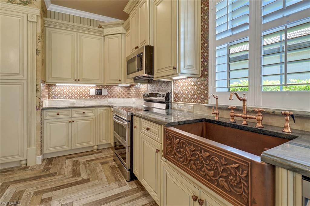 COUNTRY CLUB - Residential