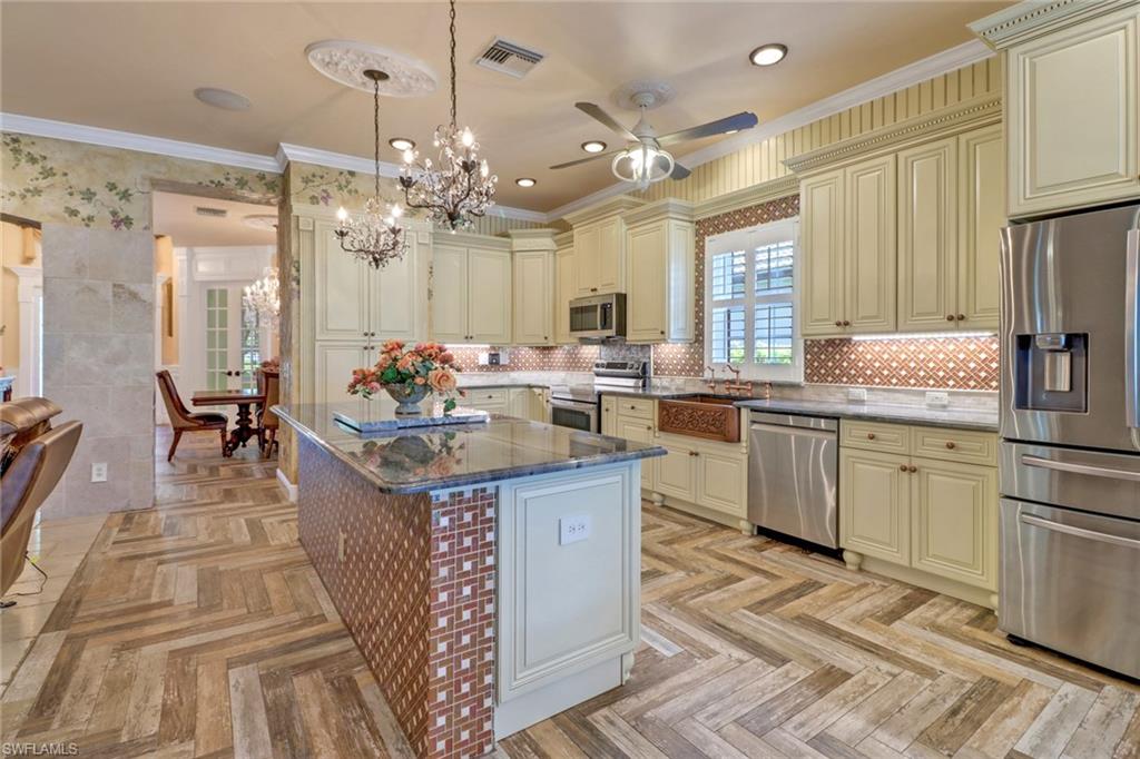 COUNTRY CLUB - Residential