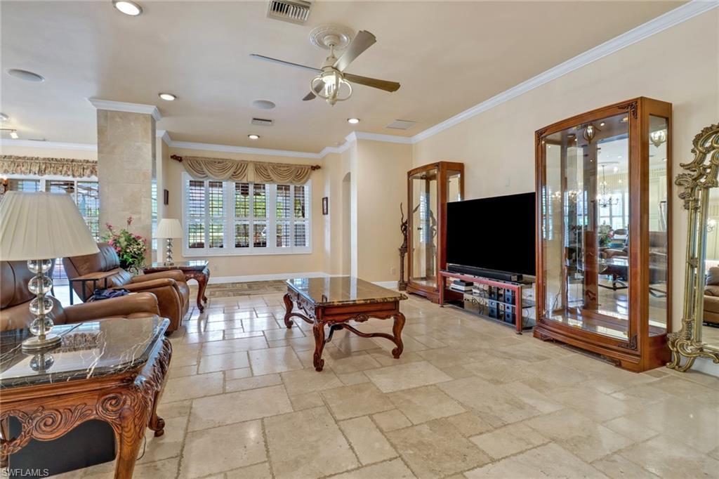 COUNTRY CLUB - Residential