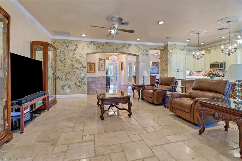 COUNTRY CLUB - Residential