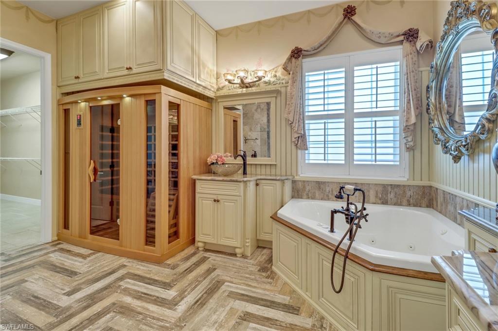 COUNTRY CLUB - Residential